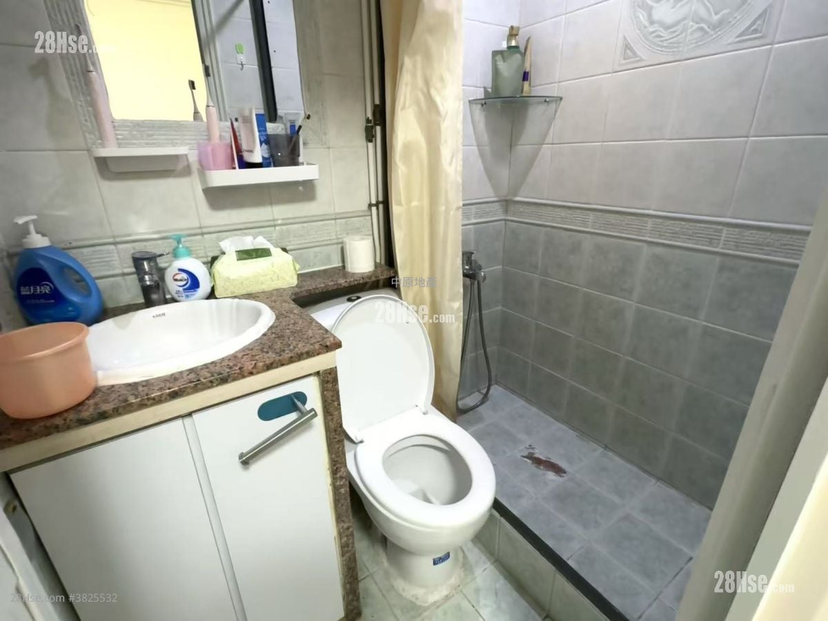 Golden Lion Garden Rental 2 Bedrooms , 1 Bathroom 266 ft²