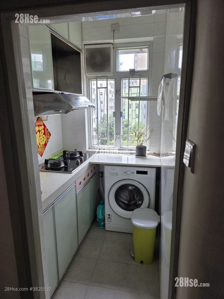 Sun On Building Rental 3 Bedrooms , 1 Bathroom 427 ft²