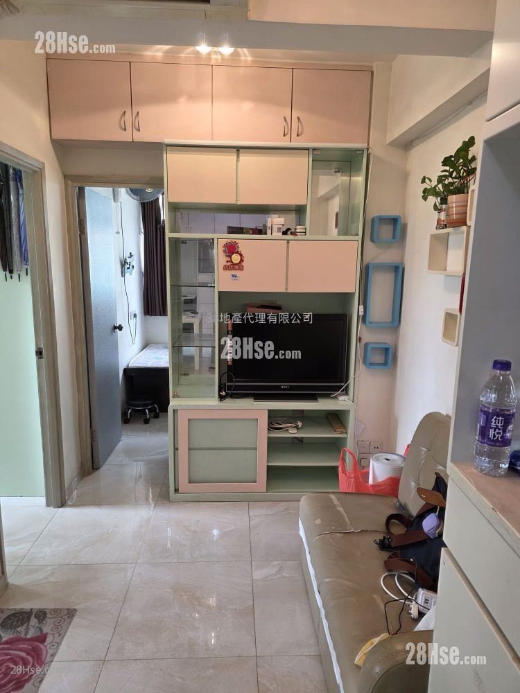 Sun On Building Rental 3 Bedrooms , 1 Bathroom 427 ft²