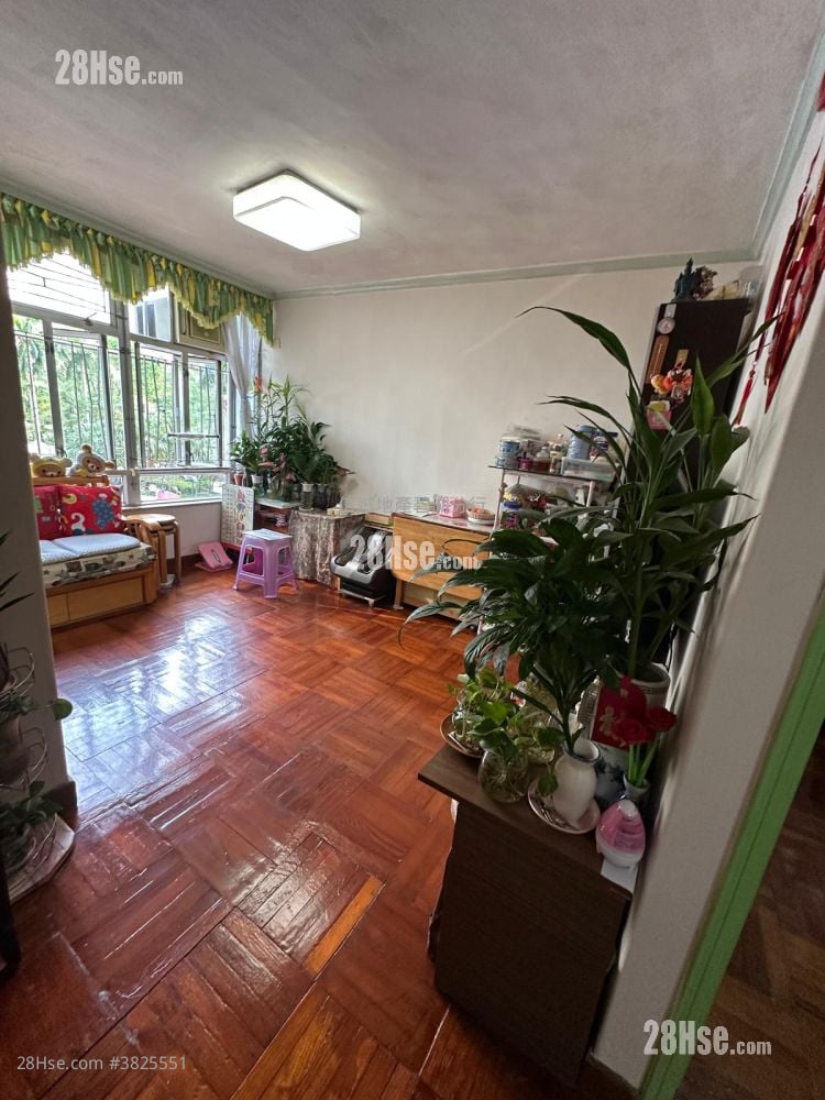 King Shing Court Sell 2 Bedrooms , 1 Bathroom