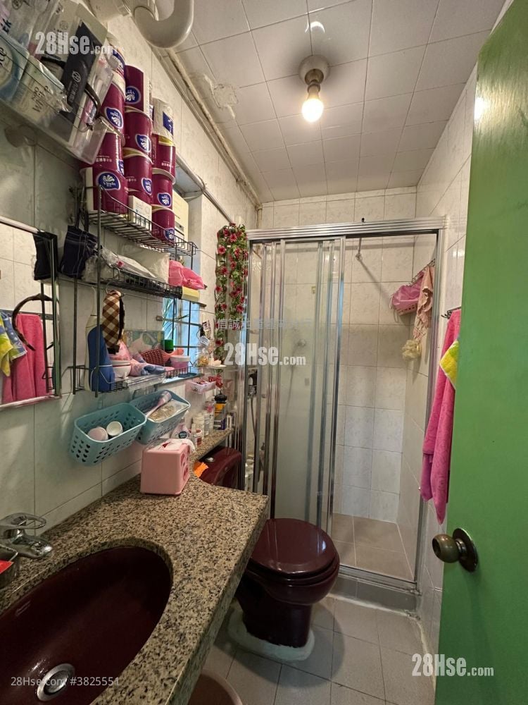 King Shing Court Sell 2 Bedrooms , 1 Bathroom