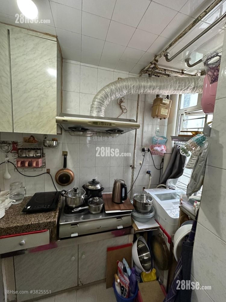 King Shing Court Sell 2 Bedrooms , 1 Bathroom