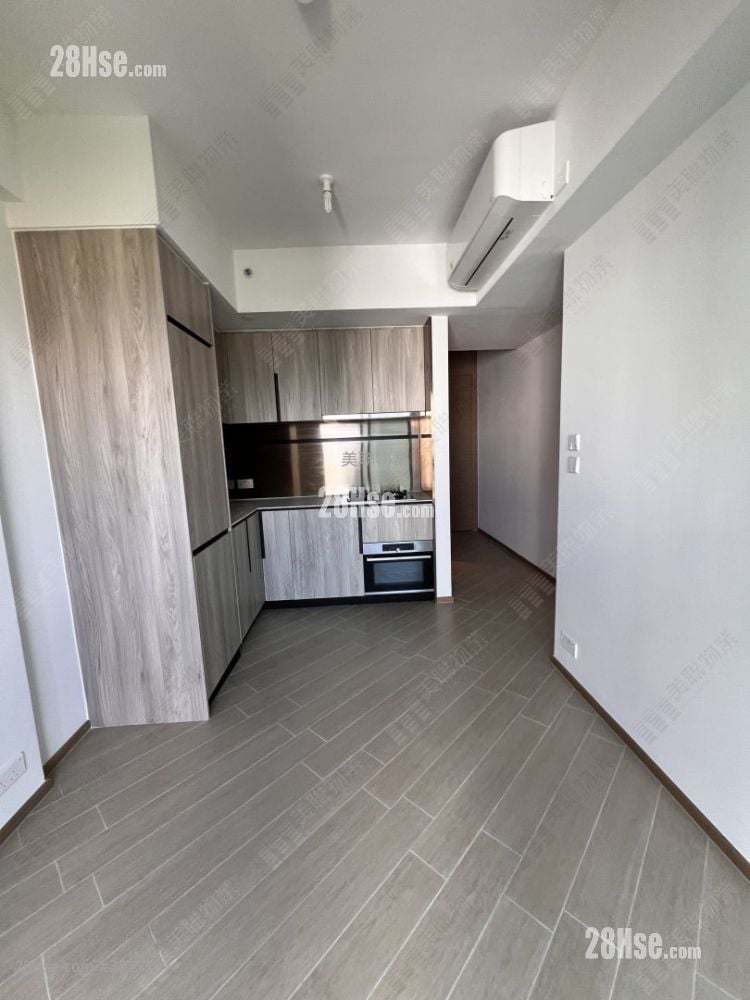 High Park Sell 2 Bedrooms , 1 Bathroom 445 ft²