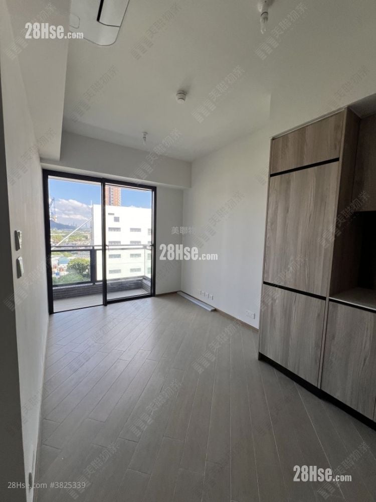 High Park Sell 2 Bedrooms , 1 Bathroom 445 ft²