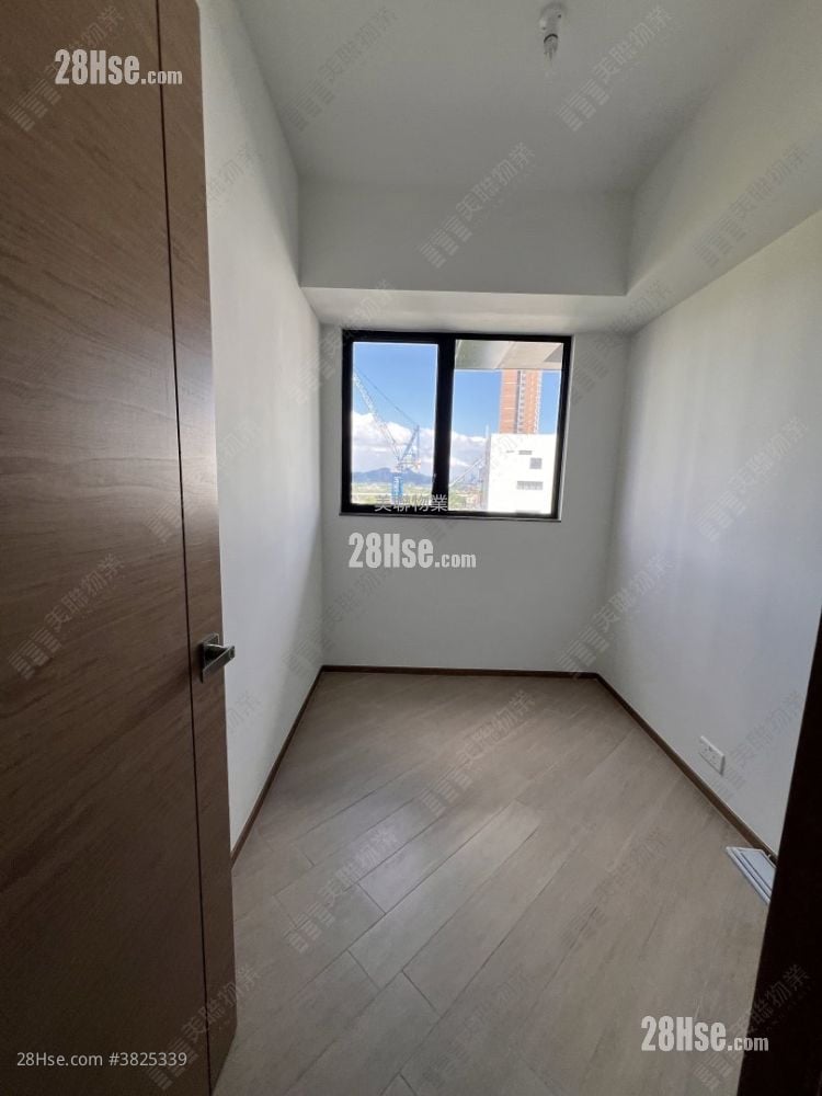 High Park Sell 2 Bedrooms , 1 Bathroom 445 ft²