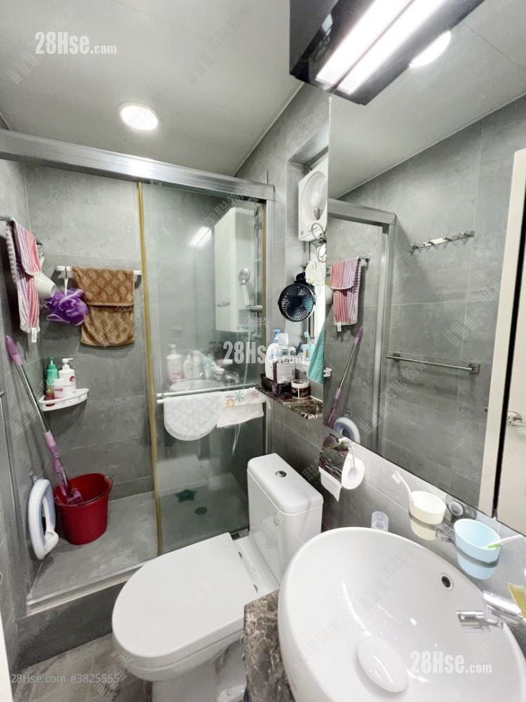 King Shing Court Sell 2 Bedrooms , 1 Bathroom 438 ft²