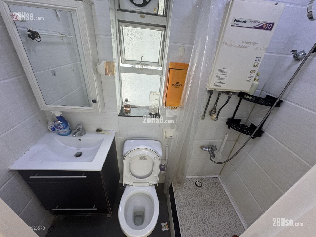 新和富大廈 售盤 2 房 , 1 浴室 351 平方呎