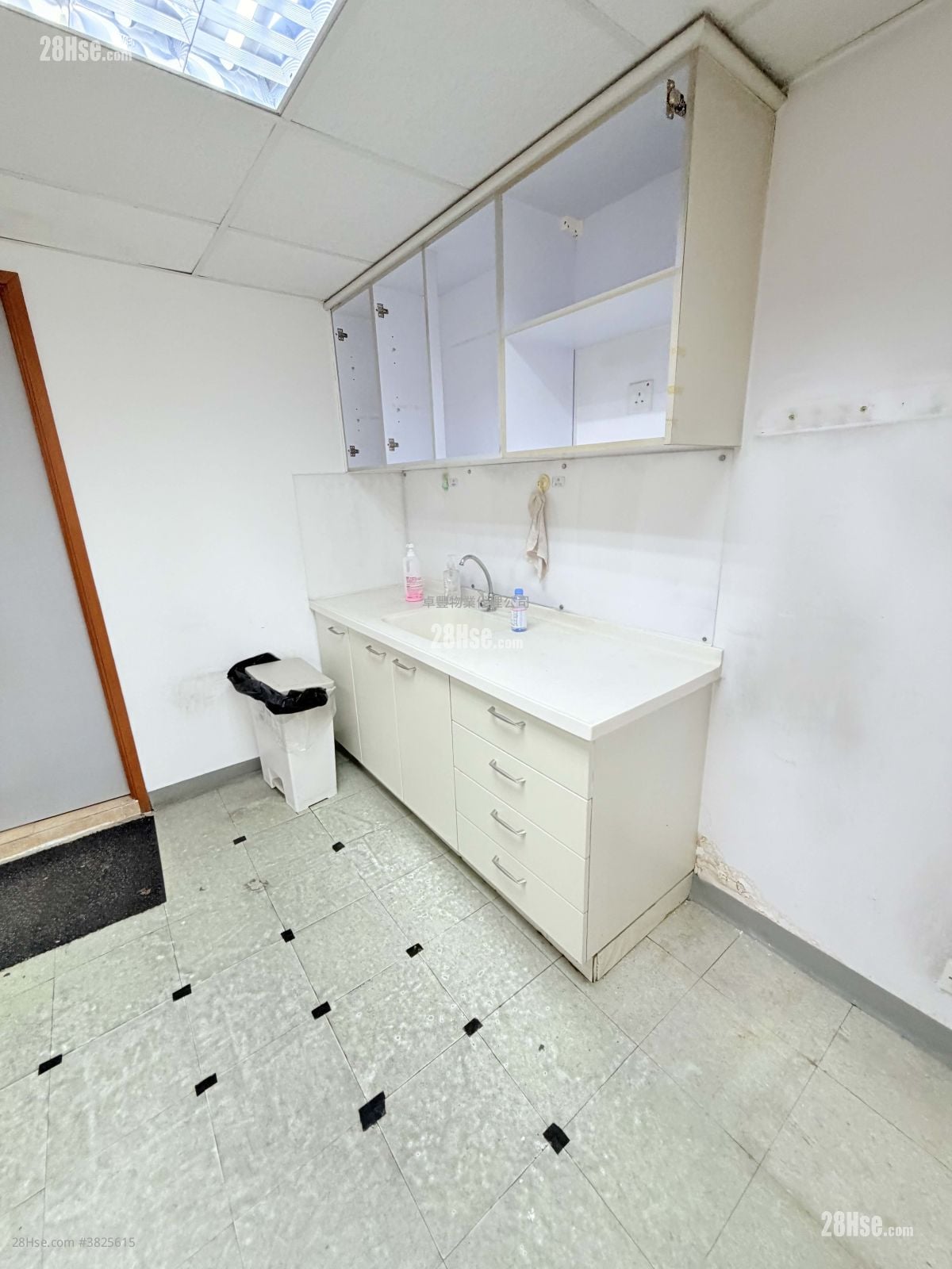 嘉圖工廠大廈 租盤 5+ 房 , 2 廁所 2,850 平方呎