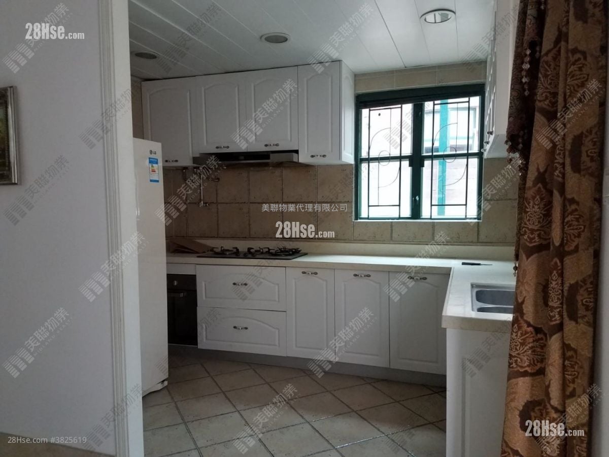 Casa Paradizo Sell 4 Bedrooms , 3 Bathrooms 1,037 ft²