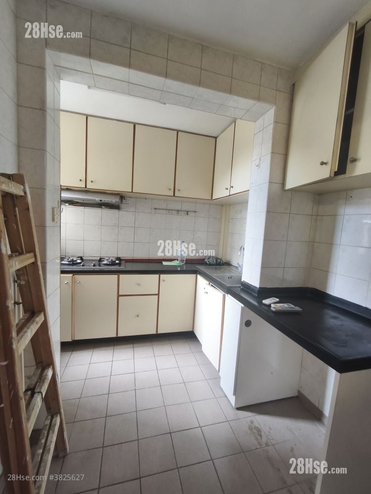 Yu Tung Court Sell 2 Bedrooms , 1 Bathroom 539 ft²