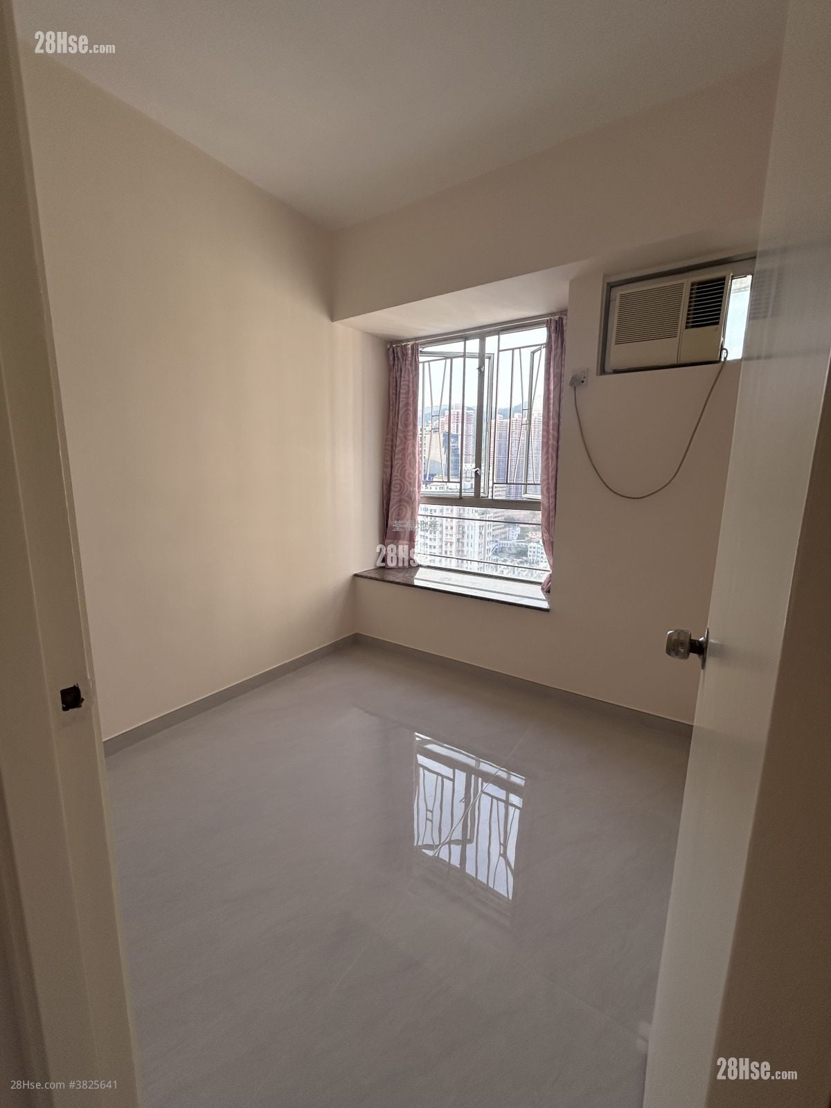 荃灣廣場 租盤 3 房 , 1 浴室 552 平方呎