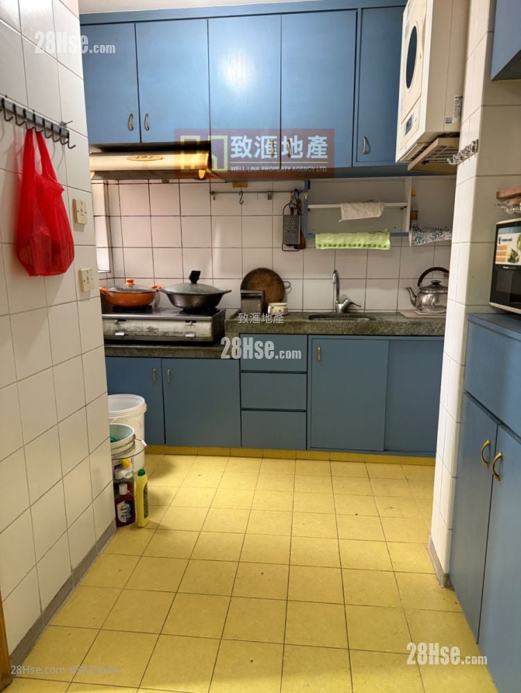 Lai Yan Court Sell 2 Bedrooms 640 ft²