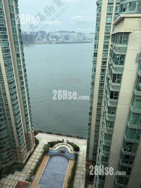 Top Growth Court Rental 4 Bedrooms 884 ft²