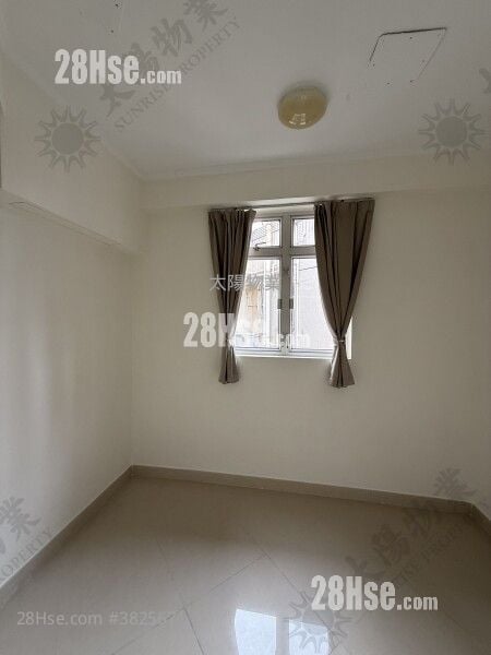 Top Growth Court Rental 4 Bedrooms 884 ft²