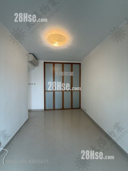 Top Growth Court Rental 4 Bedrooms 884 ft²