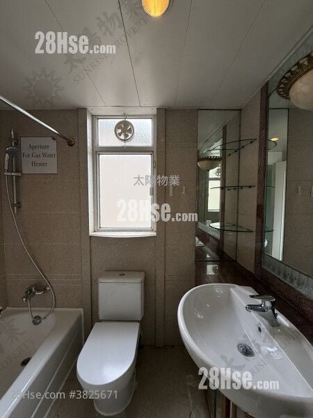 Top Growth Court Rental 4 Bedrooms 884 ft²