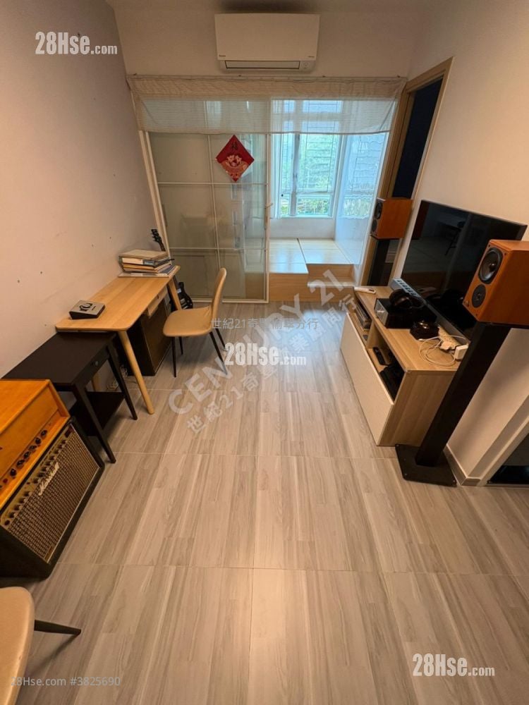 Kam Fai Court Sell 2 Bedrooms , 1 Bathroom 371 ft²