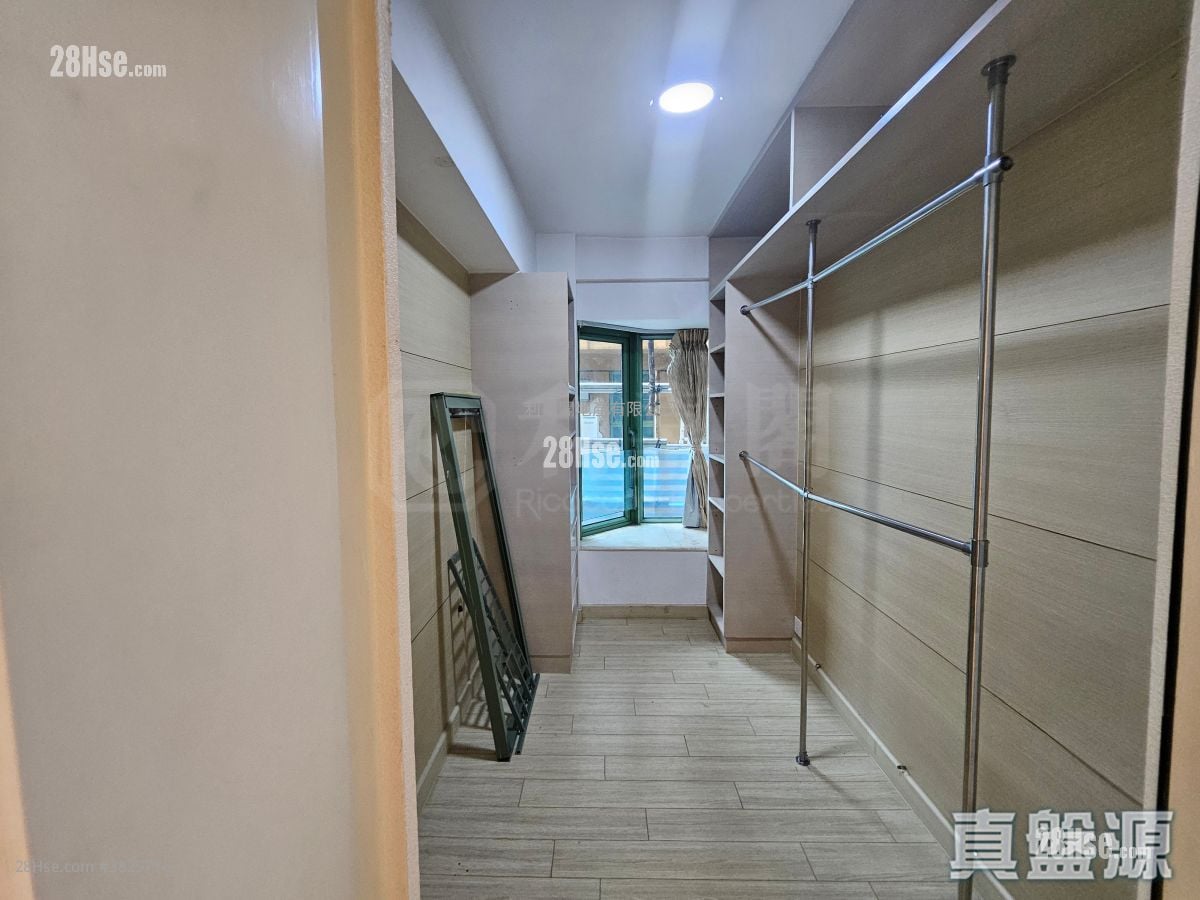 Peninsula Heights Sell 4 Bedrooms , 3 Bathrooms 1,107 ft²