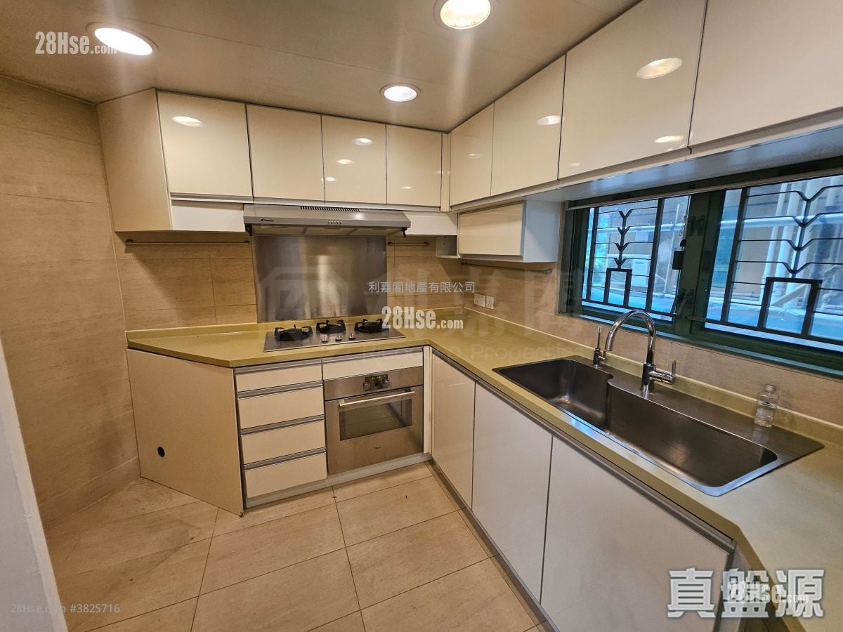 Peninsula Heights Sell 4 Bedrooms , 3 Bathrooms 1,107 ft²