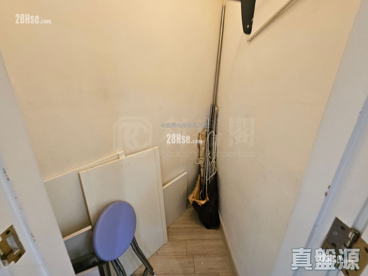 Peninsula Heights Sell 4 Bedrooms , 3 Bathrooms 1,107 ft²