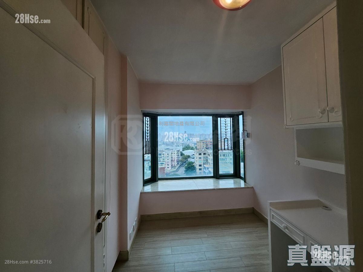 Peninsula Heights Sell 4 Bedrooms , 3 Bathrooms 1,107 ft²