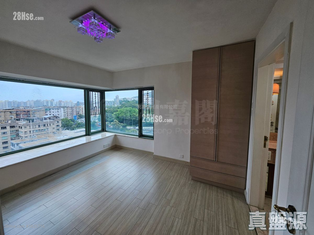 Peninsula Heights Sell 4 Bedrooms , 3 Bathrooms 1,107 ft²