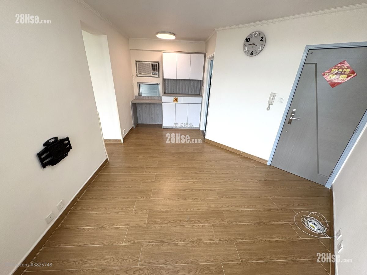 廳: 嘉湖山莊 售盤 2 房 , 1 浴室 449 平方呎