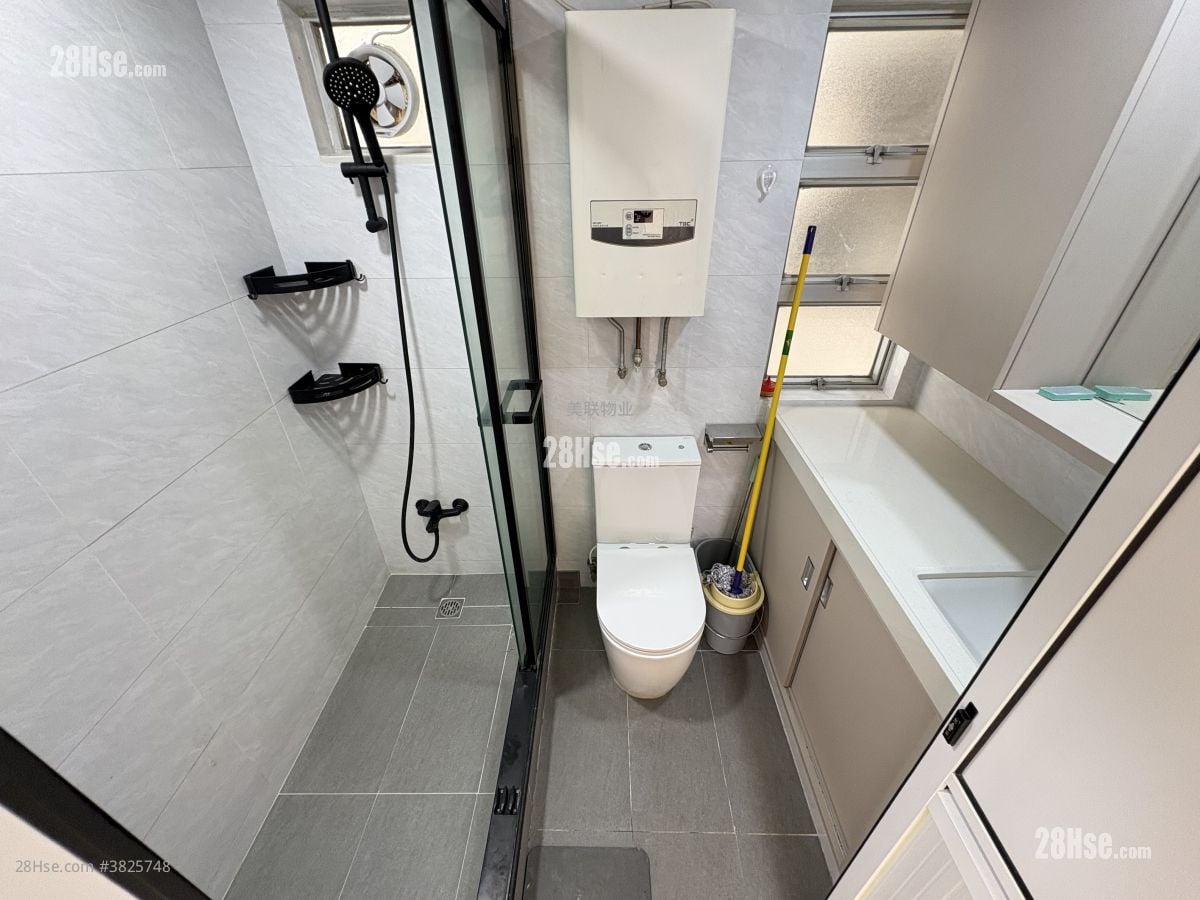 浴室: 嘉湖山莊 售盤 2 房 , 1 浴室 449 平方呎