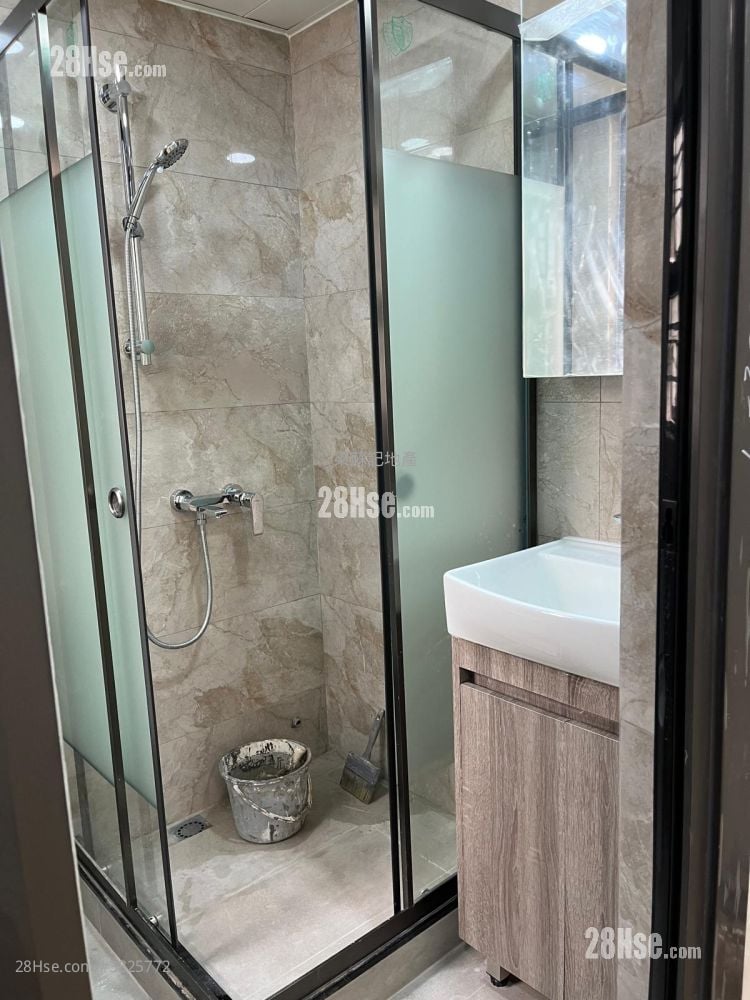 鴻利大廈 租盤 1 浴室 286 平方呎