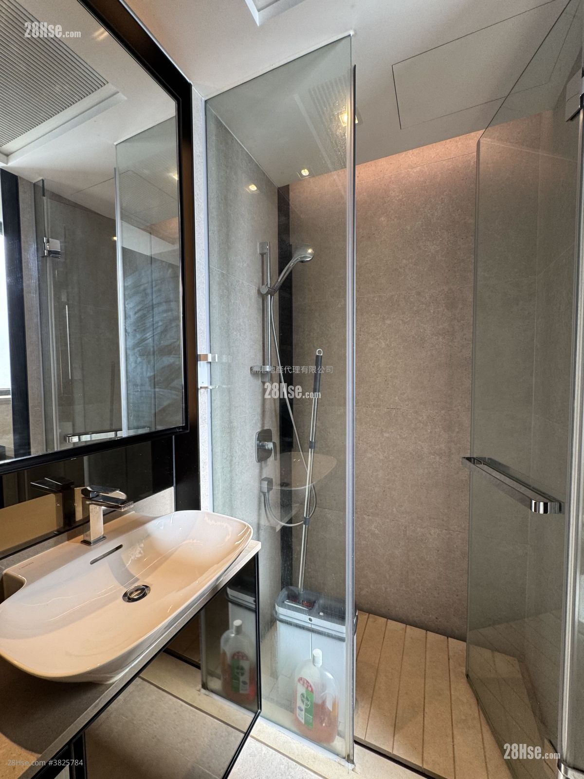 Downtown 38 Rental 2 Bedrooms , 1 Bathroom 385 ft²