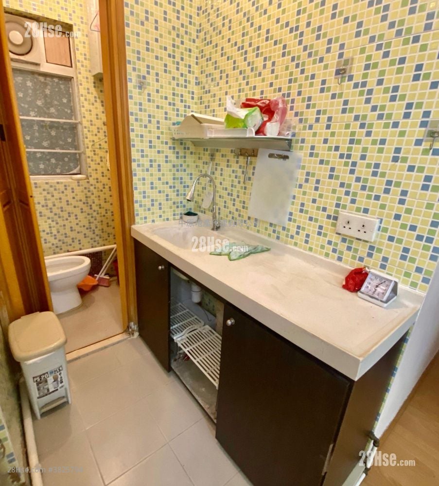 On Foo Building Sell Studio 202 ft²