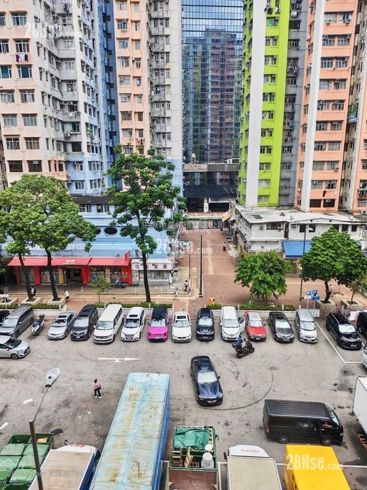 On Foo Building Sell Studio 202 ft²