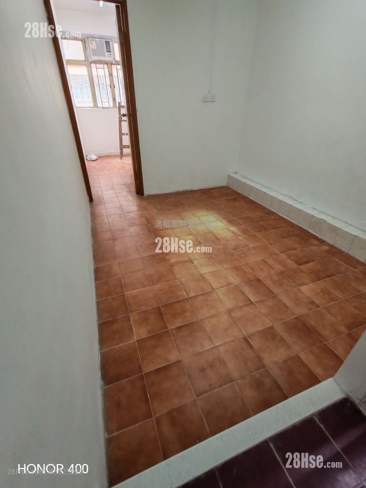 Man On Building Rental 1 Bedroom , 1 Bathroom 220 ft²