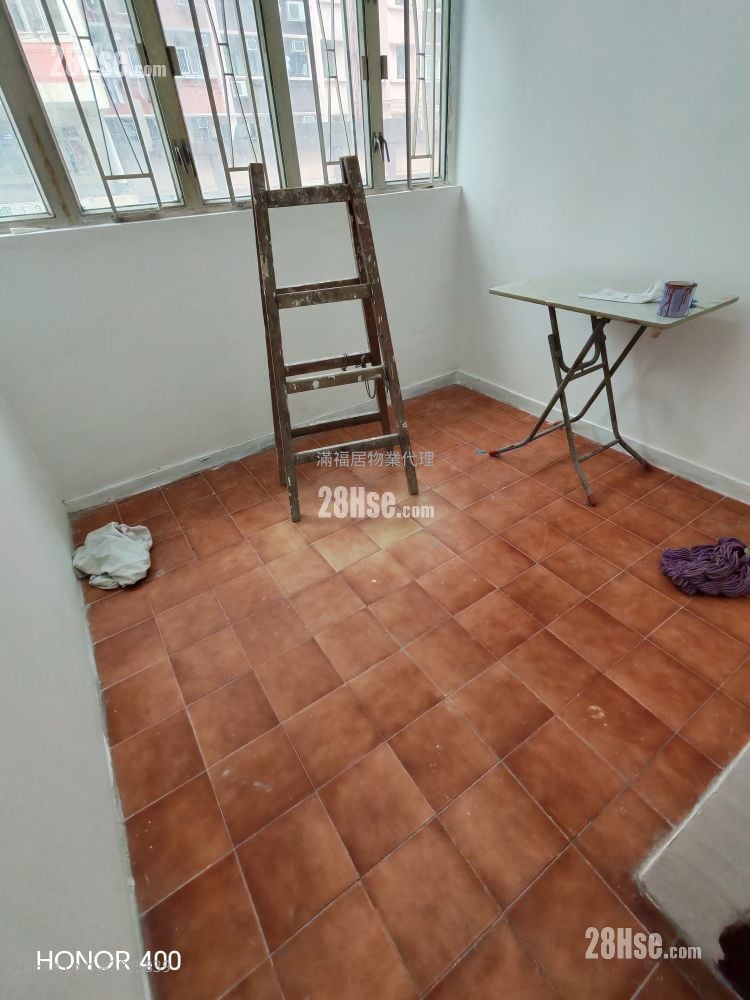 Man On Building Rental 1 Bedroom , 1 Bathroom 220 ft²