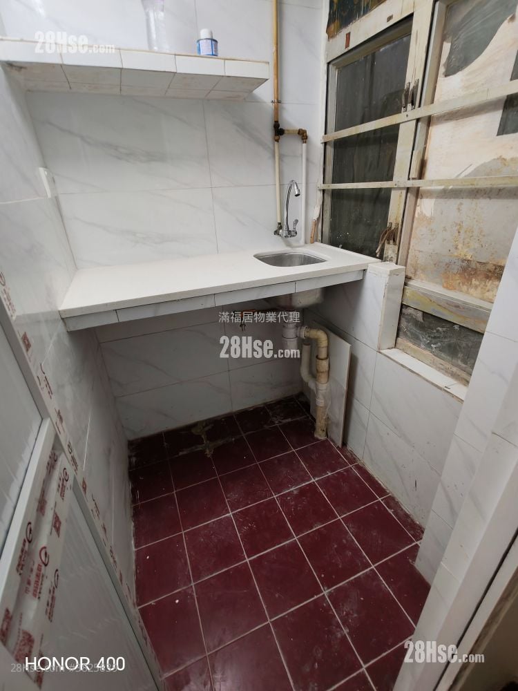 Man On Building Rental 1 Bedroom , 1 Bathroom 220 ft²