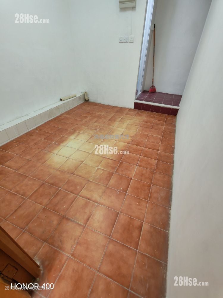 Man On Building Rental 1 Bedroom , 1 Bathroom 220 ft²