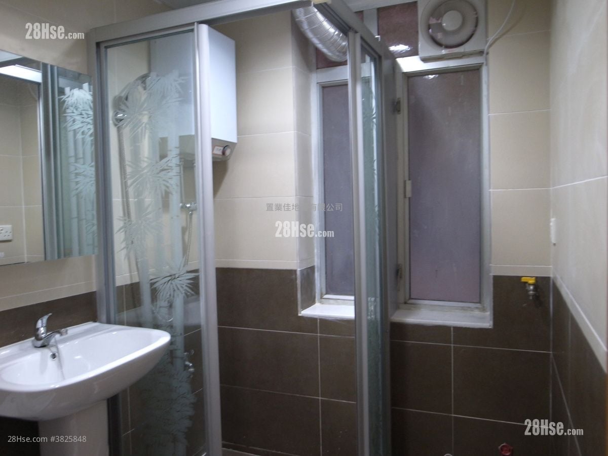 Lei Wen Court Sell 2 Bedrooms , 1 Bathroom 360 ft²
