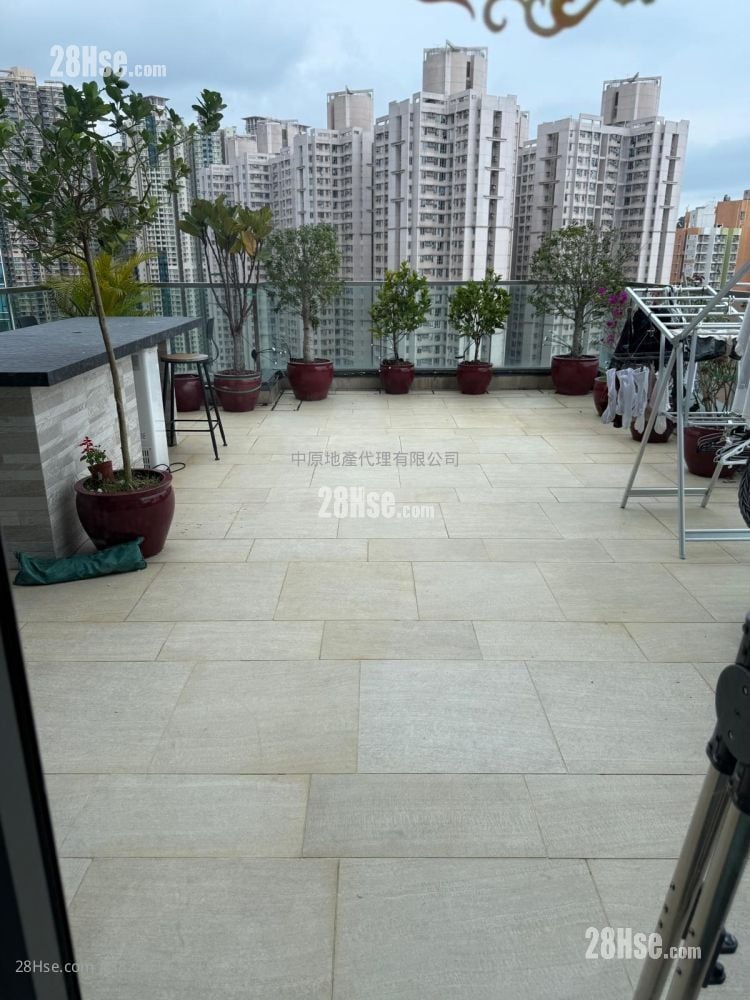 Twin Peaks Sell 4 Bedrooms 1,259 ft²