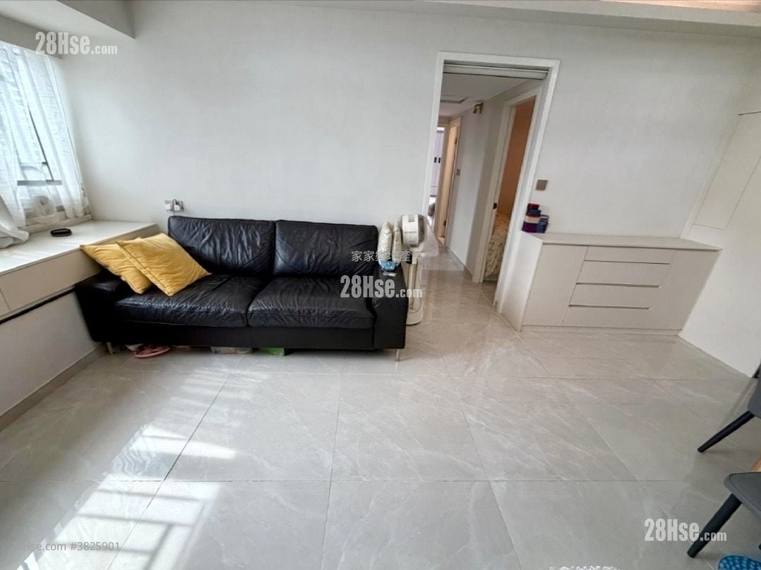 单幢楼房 租盘 4 房 , 2 浴室 681 平方尺