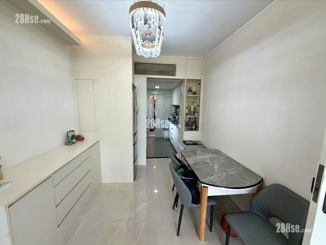 单幢楼房 租盘 4 房 , 2 浴室 681 平方尺