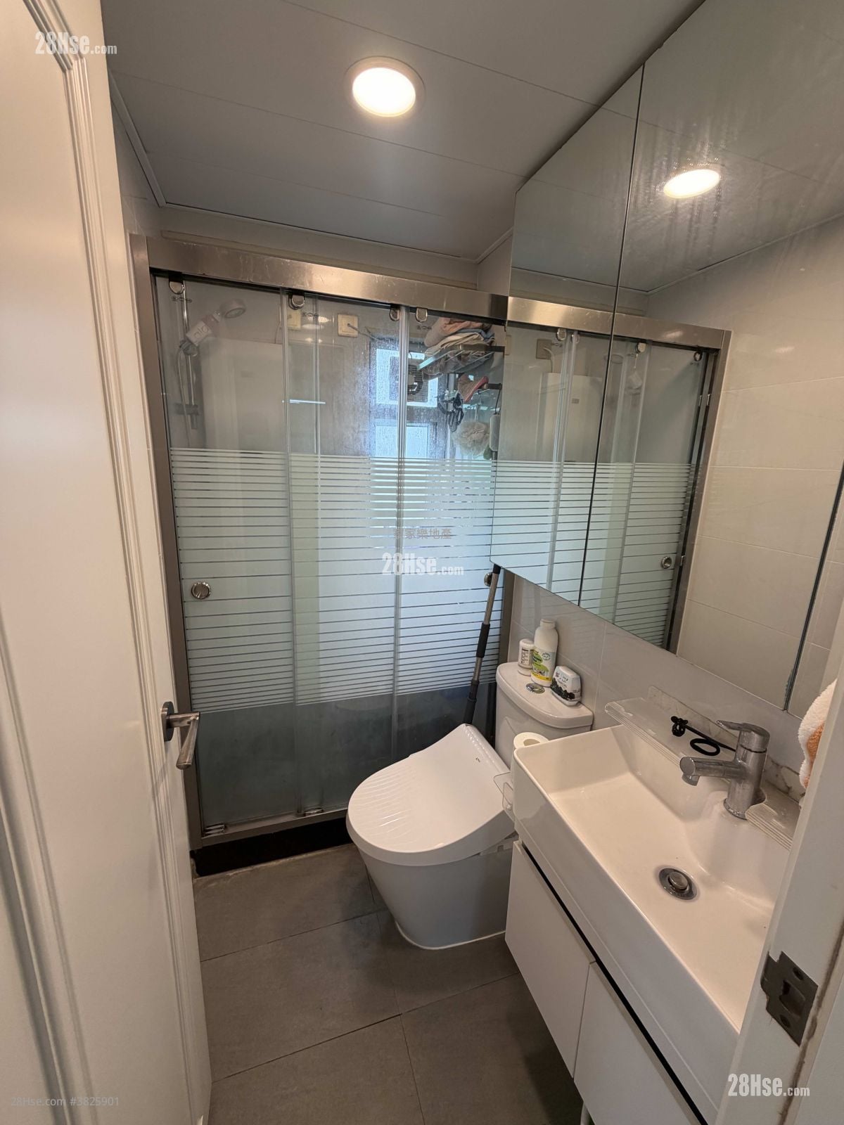 单幢楼房 租盘 4 房 , 2 浴室 681 平方尺