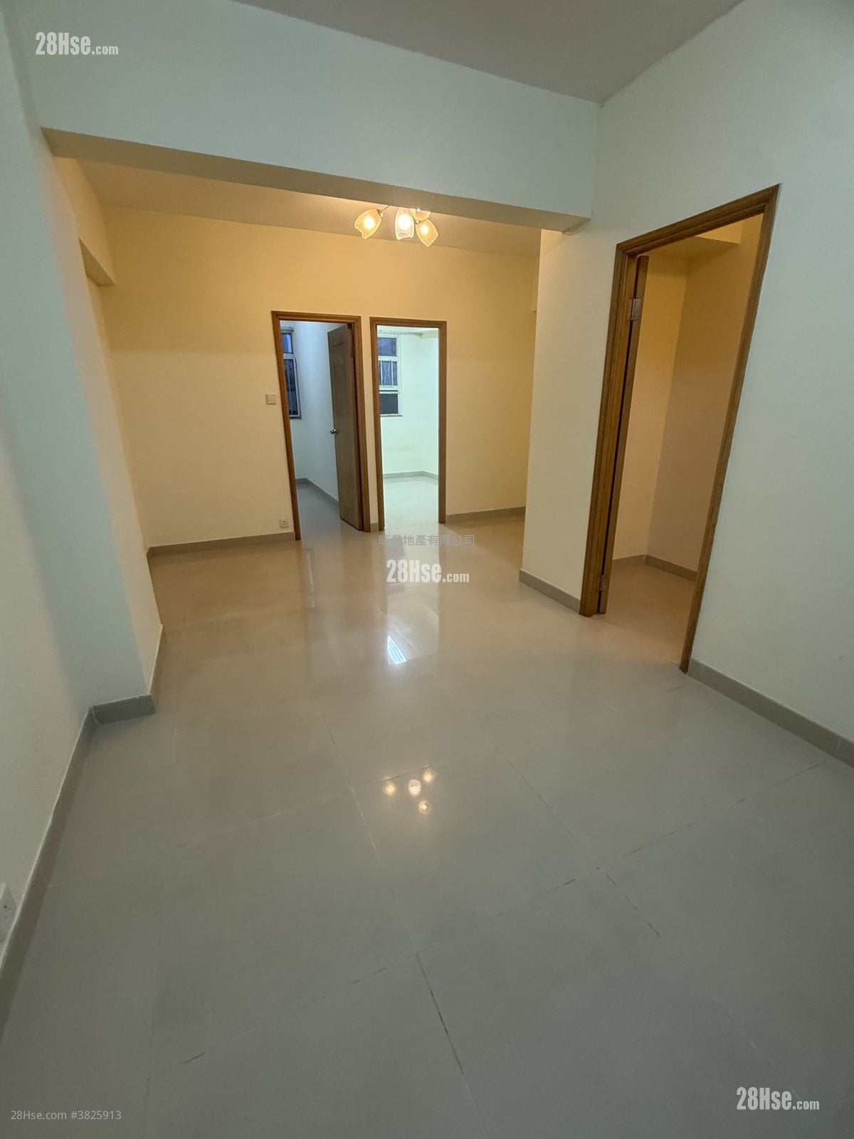 210 Shau ​​Kei Wan Road Sell 3 Bedrooms 605 ft²