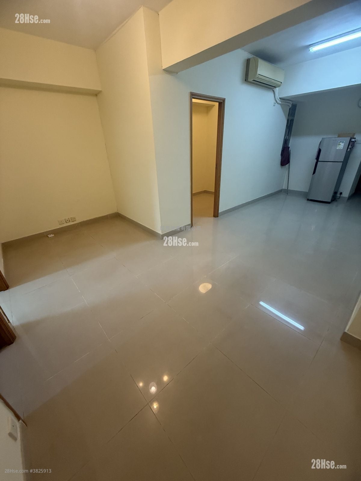 210 Shau ​​Kei Wan Road Sell 3 Bedrooms 605 ft²