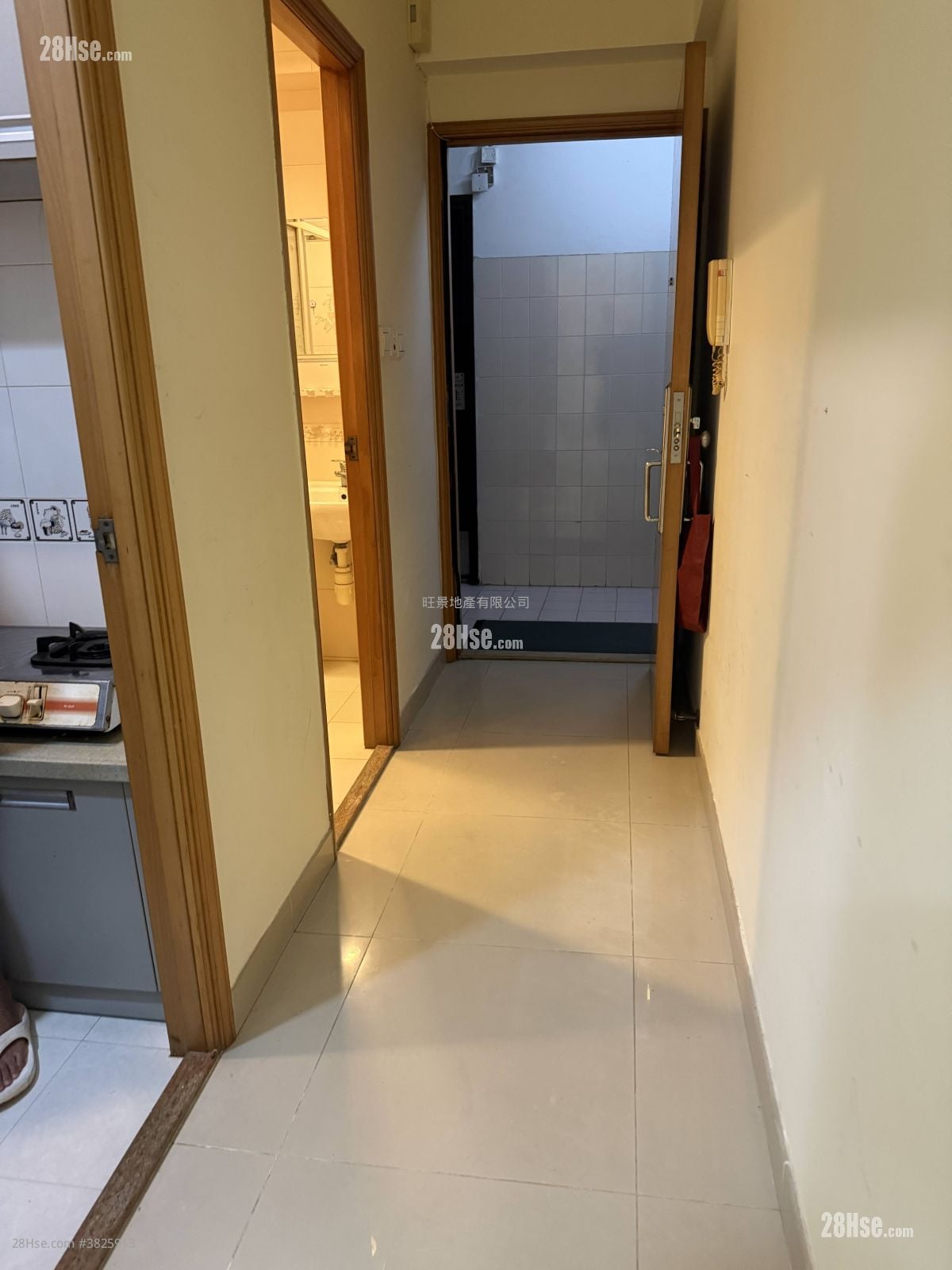 210 Shau ​​Kei Wan Road Sell 3 Bedrooms 605 ft²