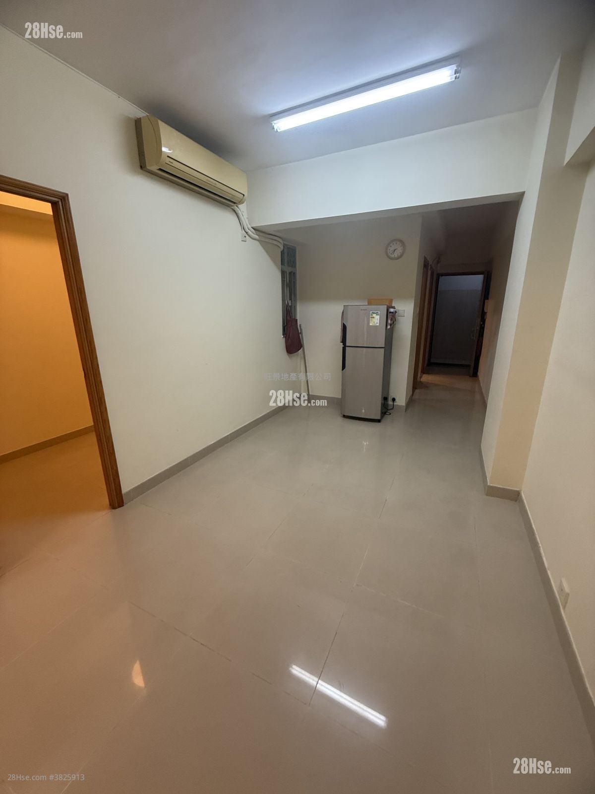 210 Shau ​​Kei Wan Road Sell 3 Bedrooms 605 ft²