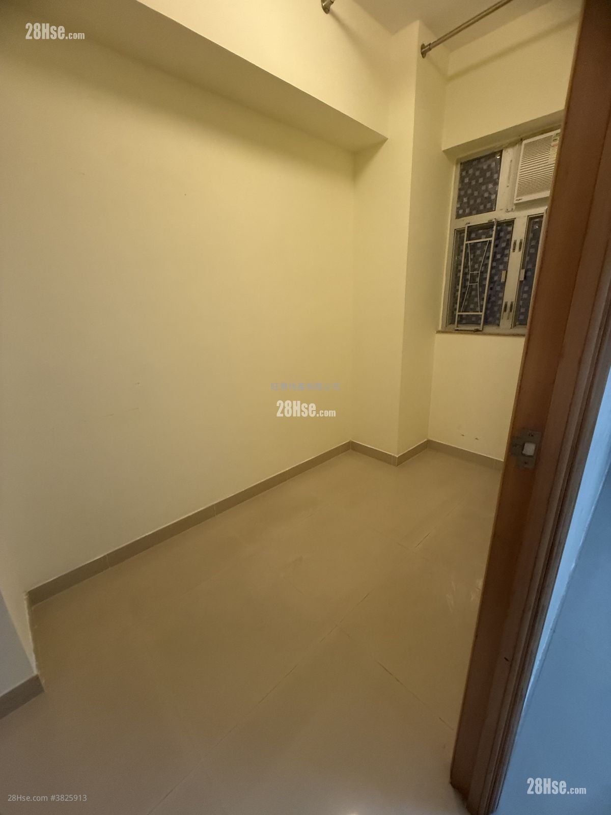 210 Shau ​​Kei Wan Road Sell 3 Bedrooms 605 ft²