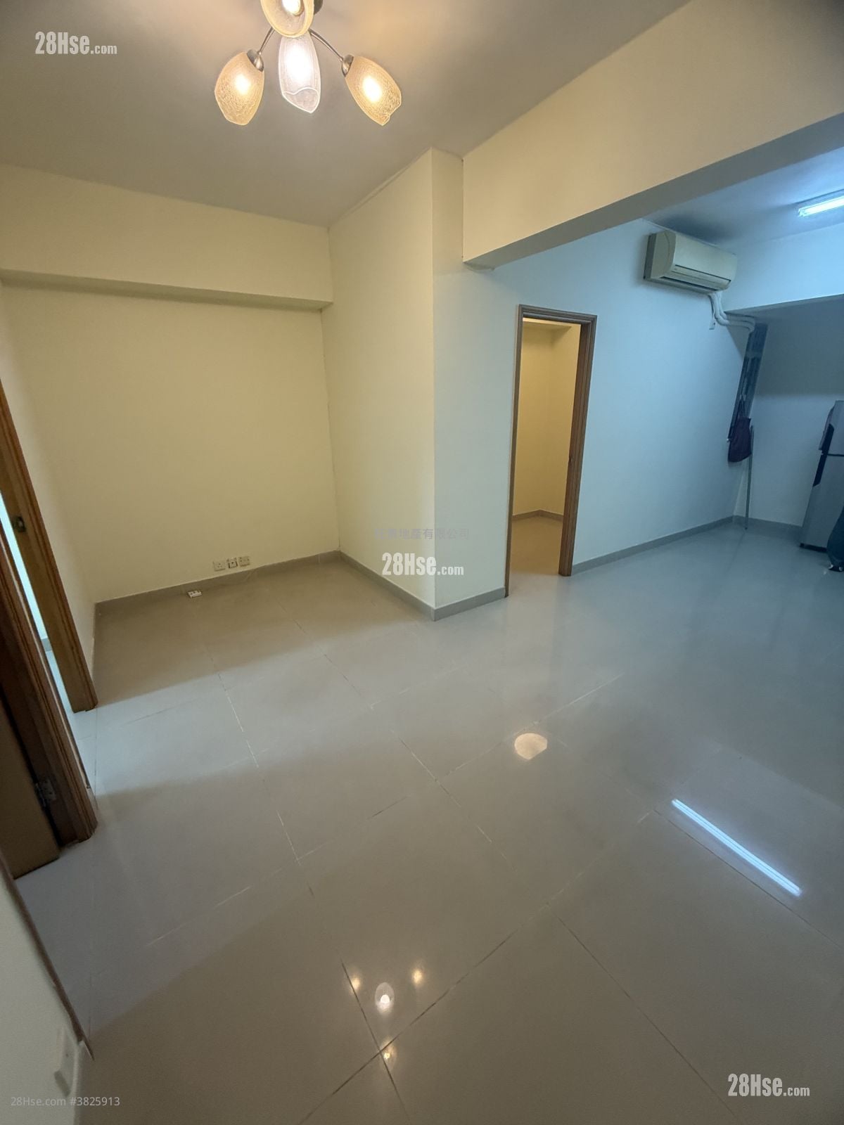 210 Shau ​​Kei Wan Road Sell 3 Bedrooms 605 ft²