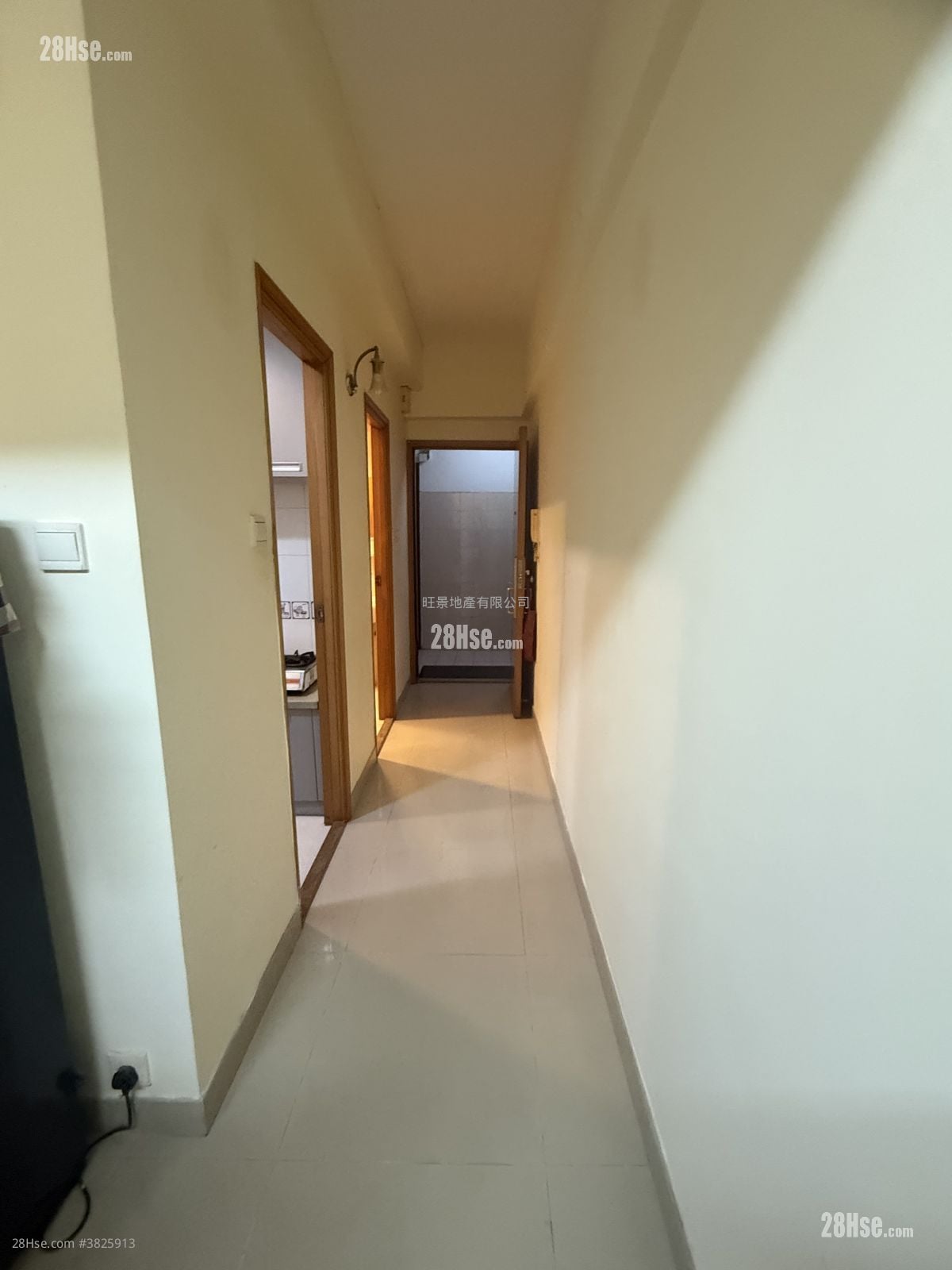 210 Shau ​​Kei Wan Road Sell 3 Bedrooms 605 ft²