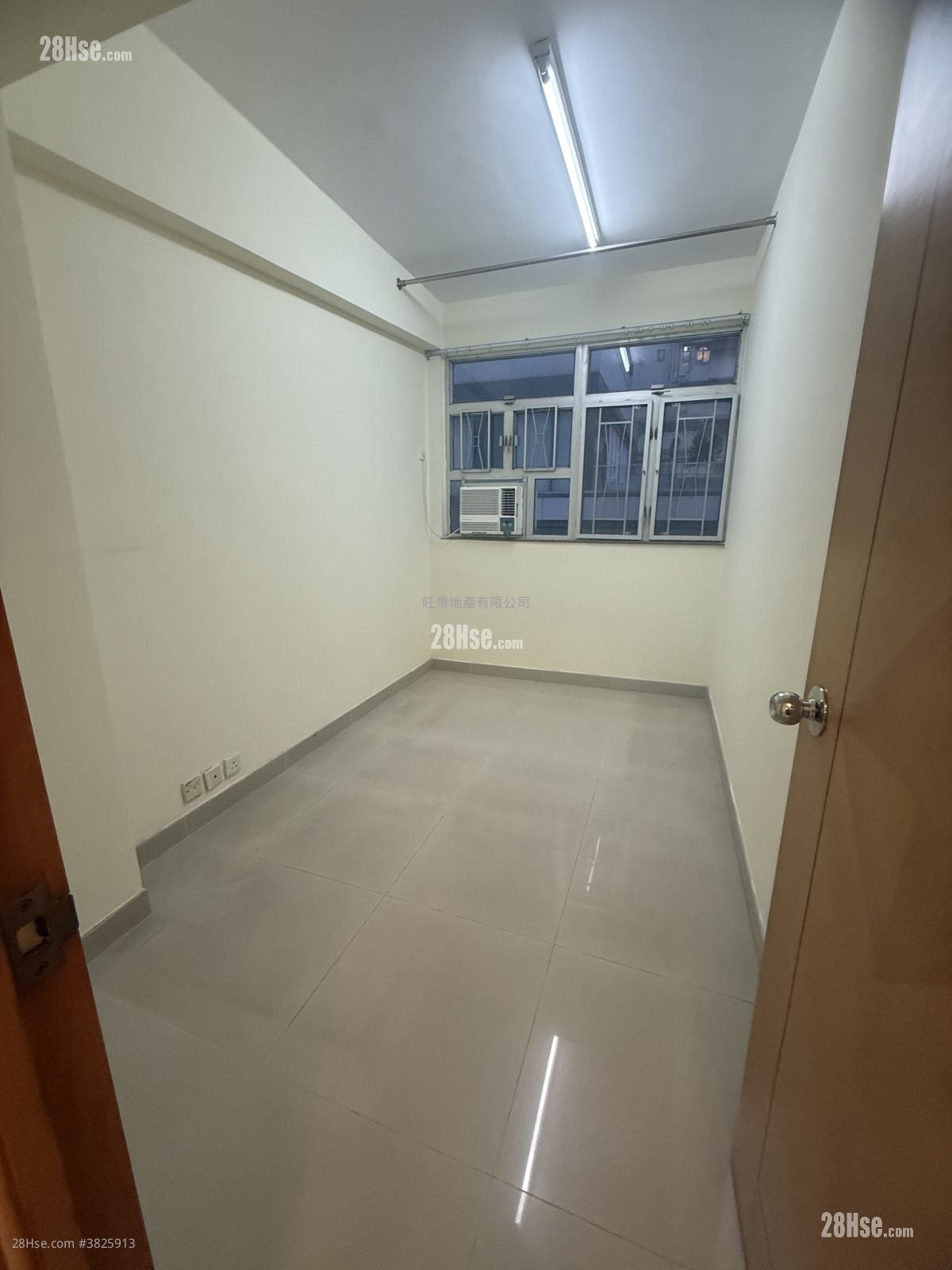 210 Shau ​​Kei Wan Road Sell 3 Bedrooms 605 ft²