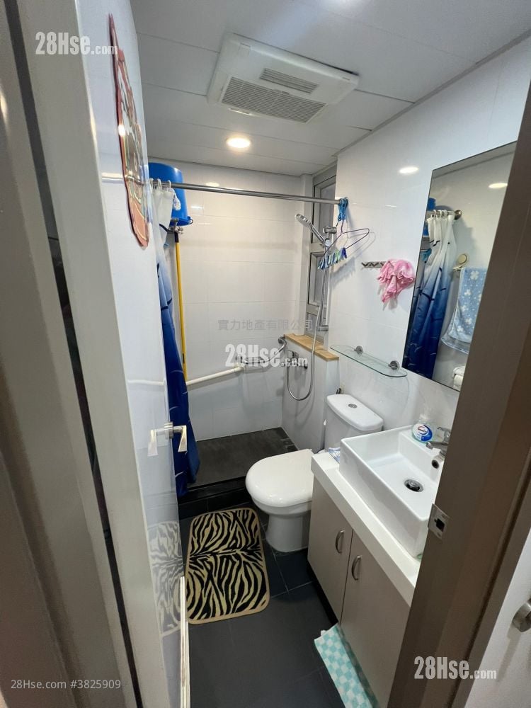 Smithfield Court Sell 2 Bedrooms , 1 Bathroom 371 ft²